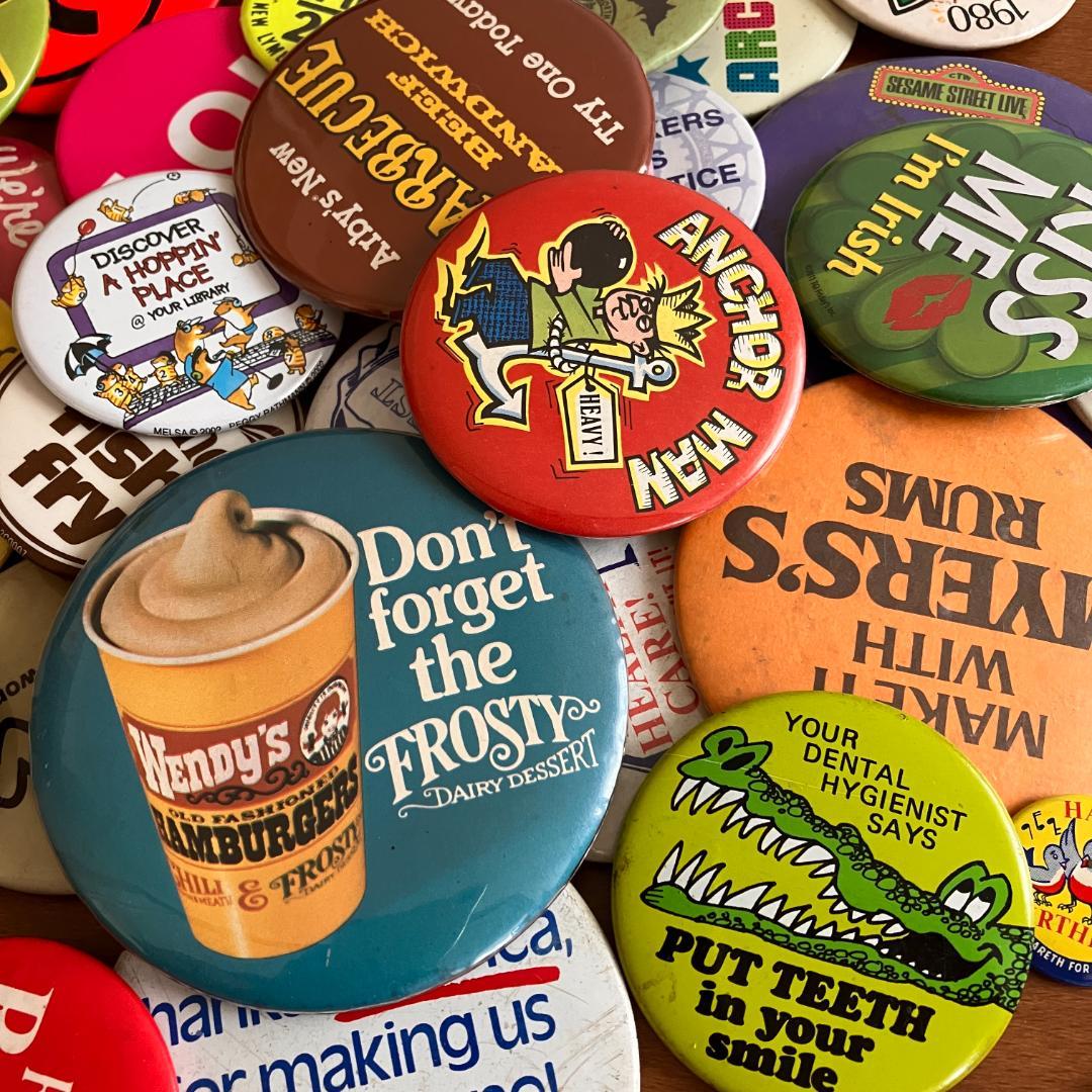 アメリカの缶バッジ200個over★まとめ売り／vintage／ノベルティ