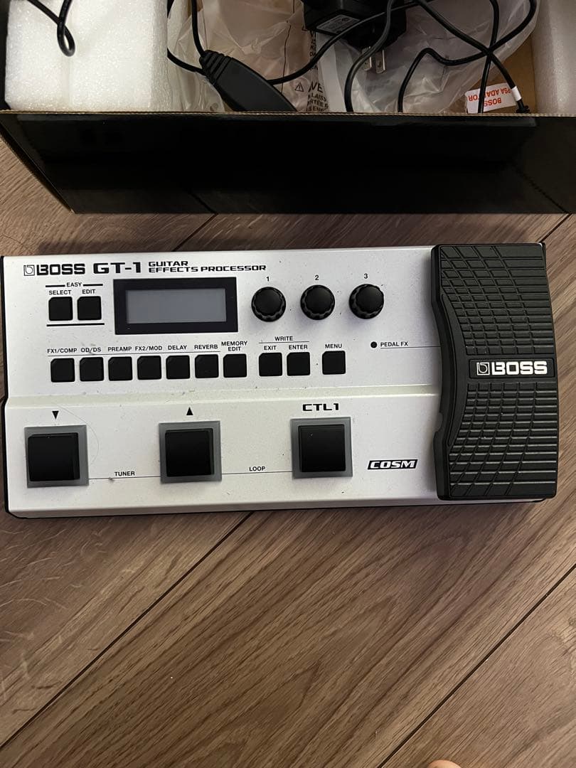 BOSS GT-1 ギターエフェクター　白