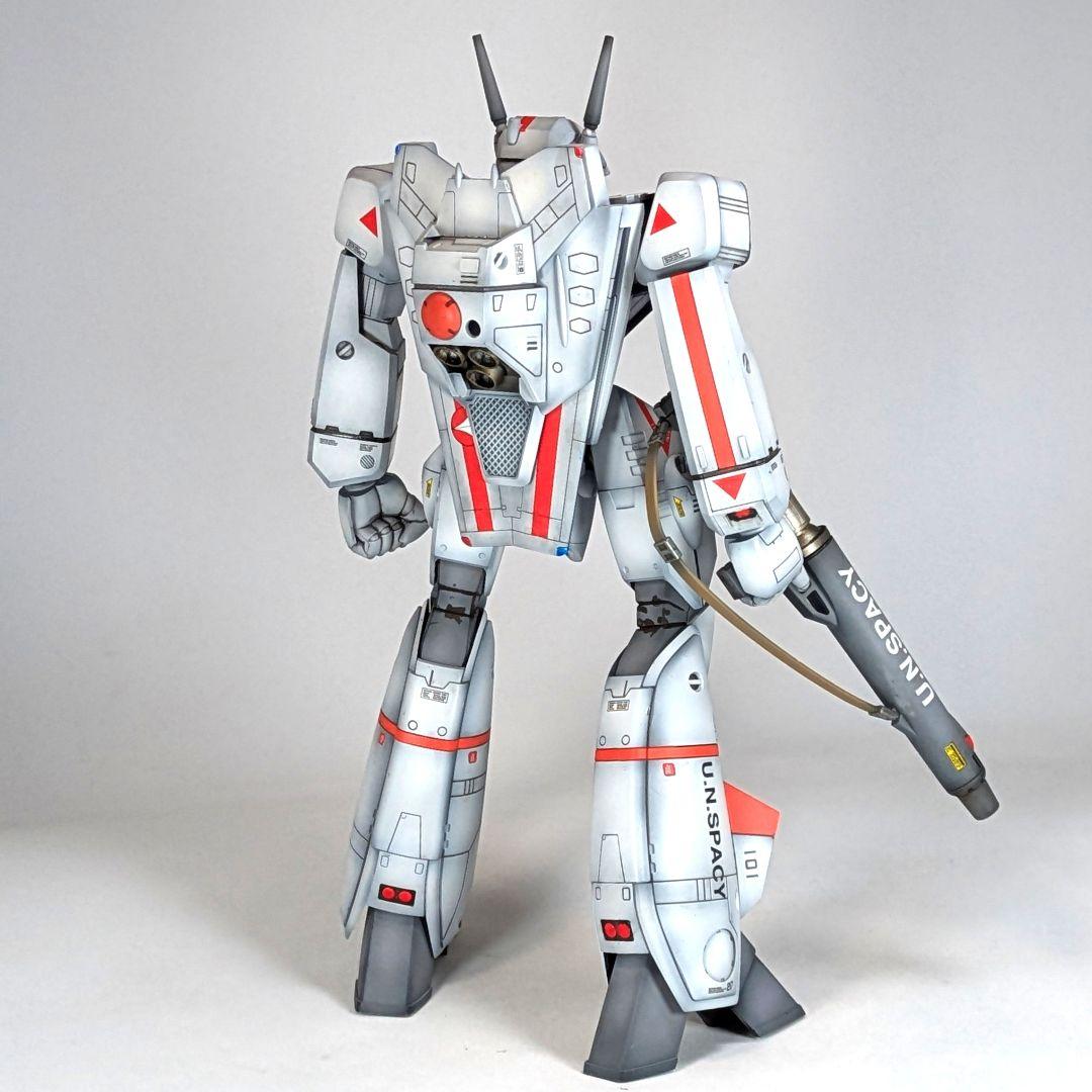 【予約注文】全塗装1/72VF-1Jバトロイドバルキリー　プラモデル組立済完成品