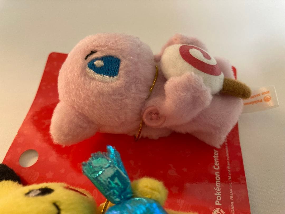 ボタンdeキュン！指人形 ピカチュウ＆ミュウ