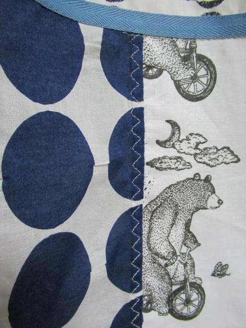 ハンドメイド　　ナチュラル　クマ　絵本　パッチワーク　カフェカーテン福音館