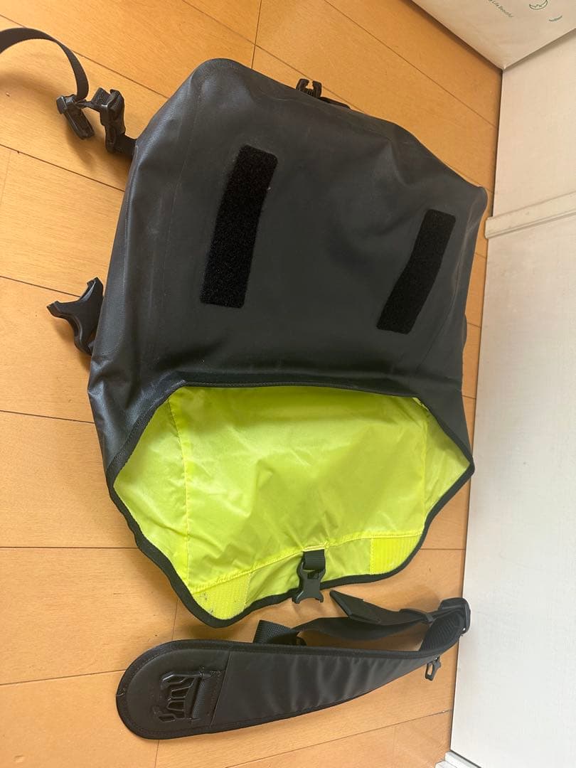 モンベル ドライメッセンジャーバッグ　S ブラック　美品