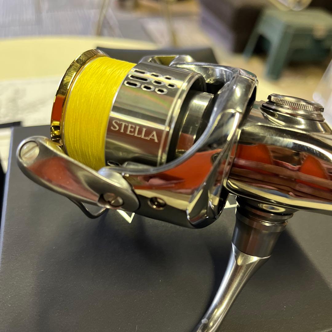 シマノ　18ステラ C2500SHG ［美品］リブレハンドルノブ付き