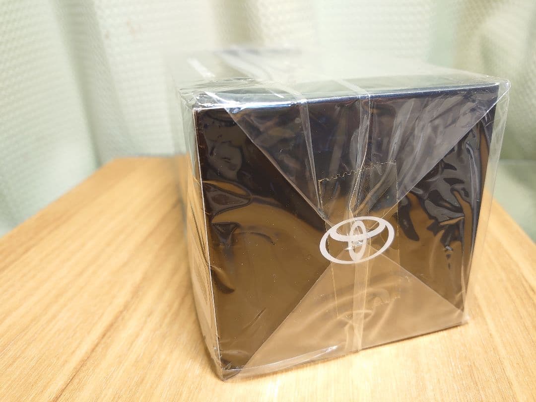 美品【新品】ハリアー　ホワイト　カラーサンプル　ミニカー