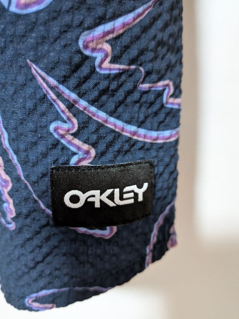 オークリー　半袖シャツ　プルオーバー　新品　総柄　S　jp　М　OAKLEY