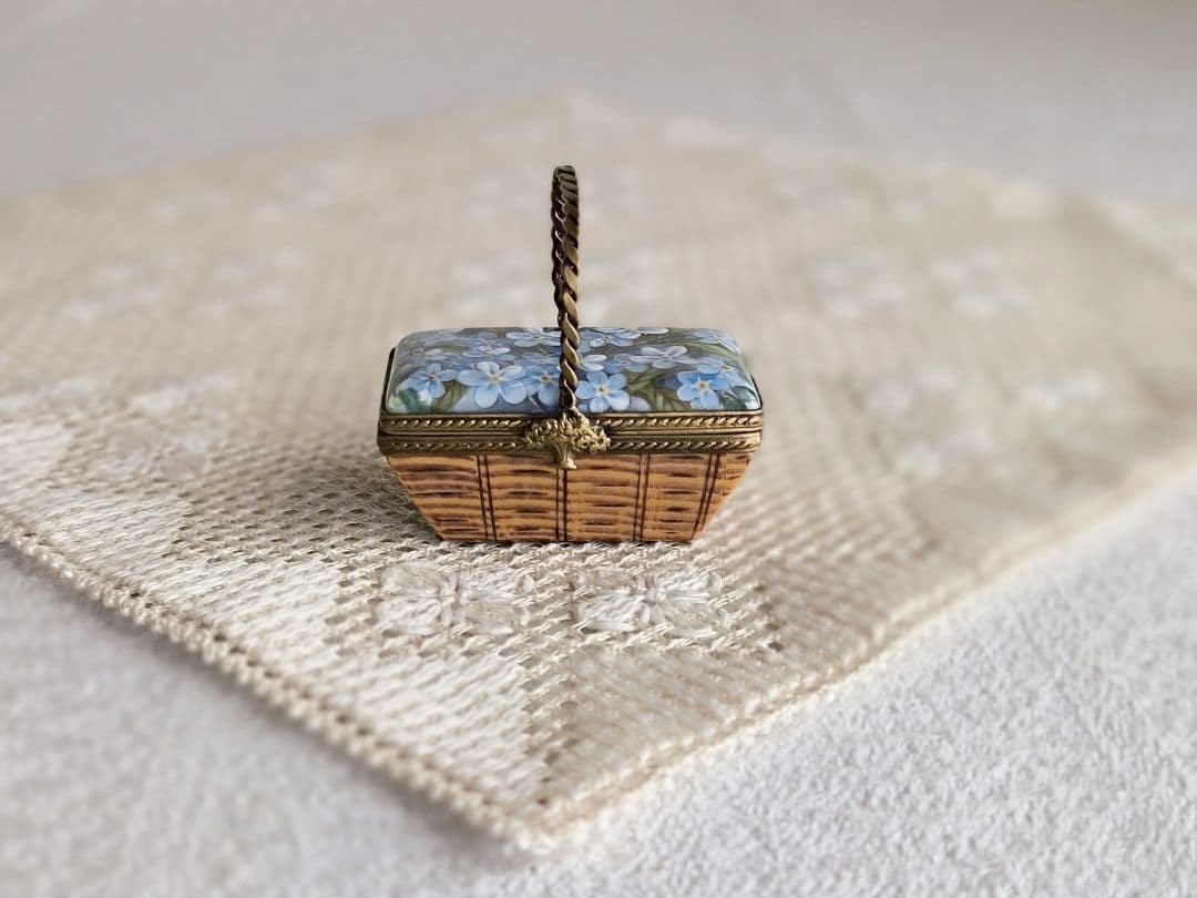 * vintage Jewelry box ୨୧ * 陶器製の小さな パニエ