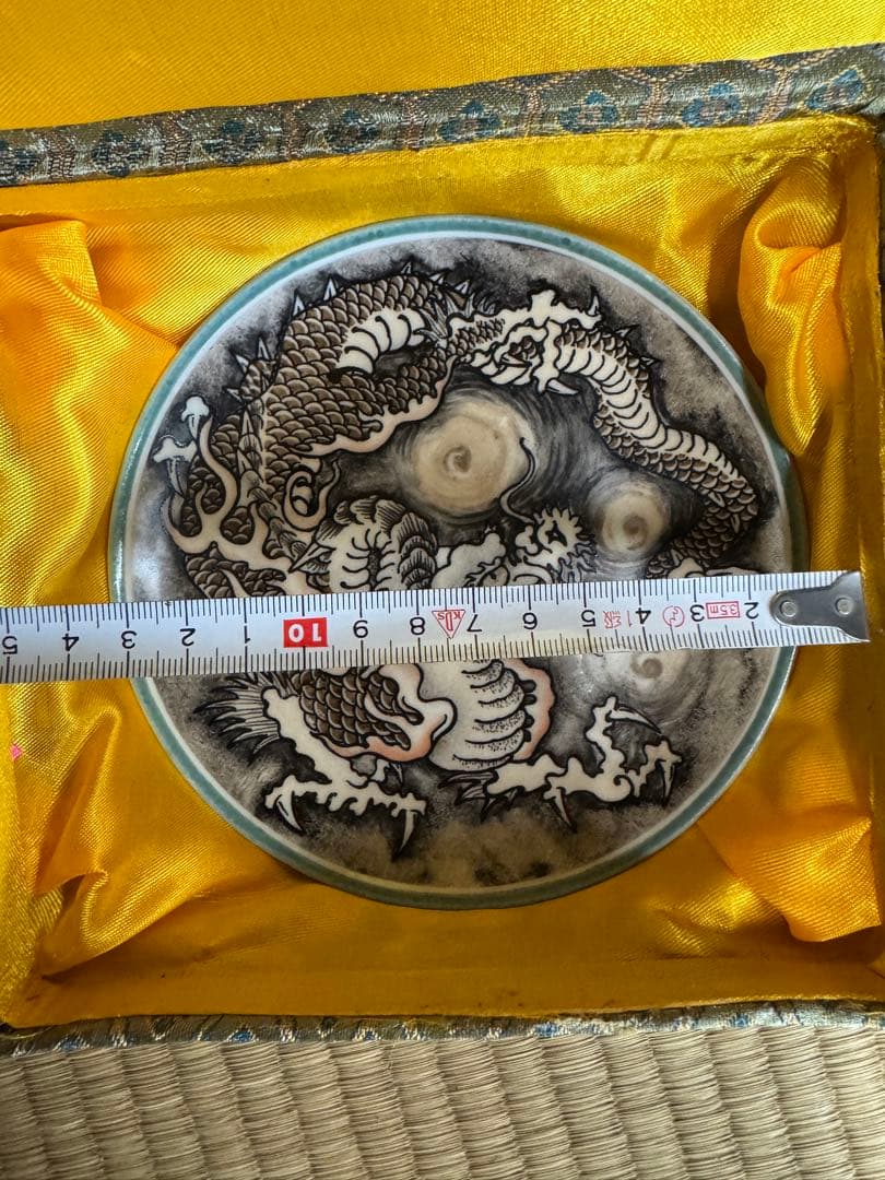 中国の景徳鎮で作られたドラゴンの陶器皿 約20cm