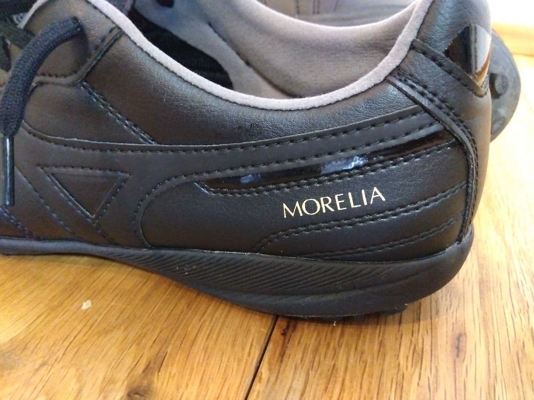 MORELIA ブラックサッカーシューズ