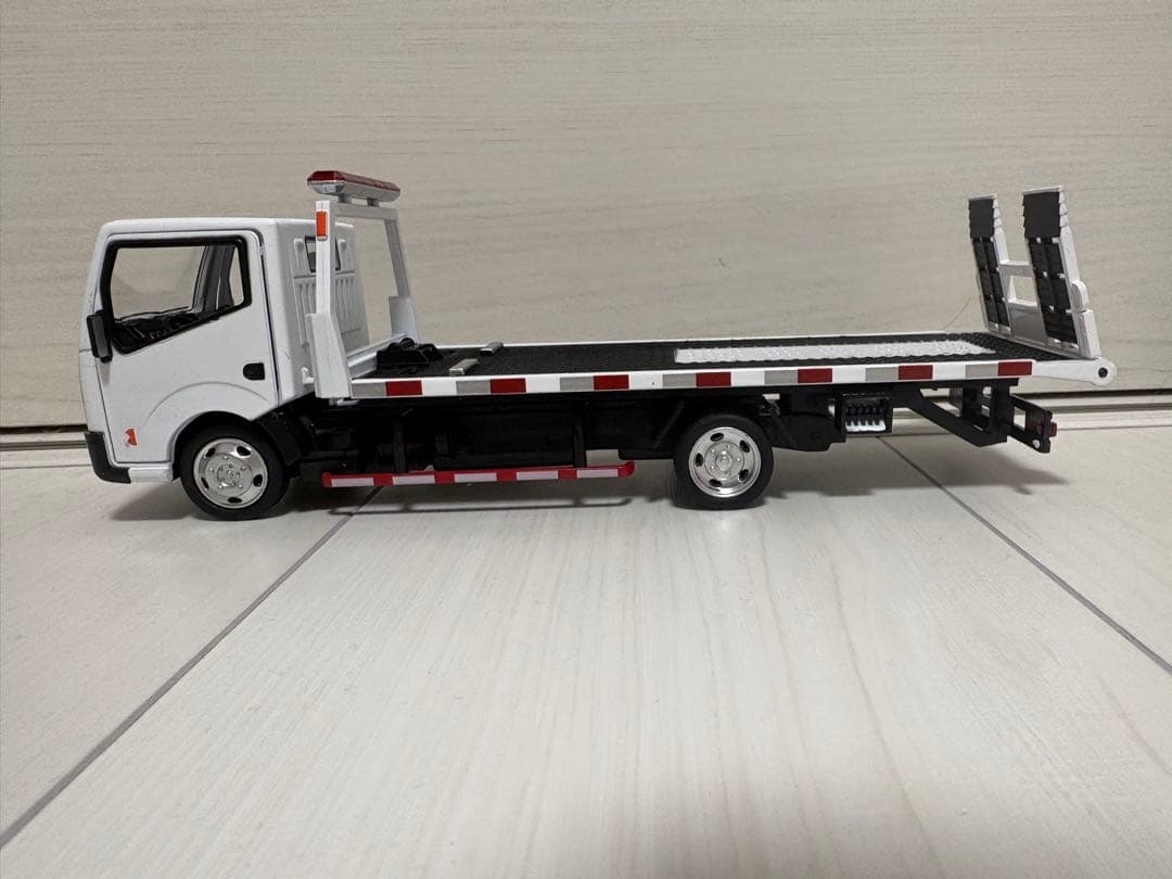 《新品》1:32 日産 積載車 花見台　ミニカー