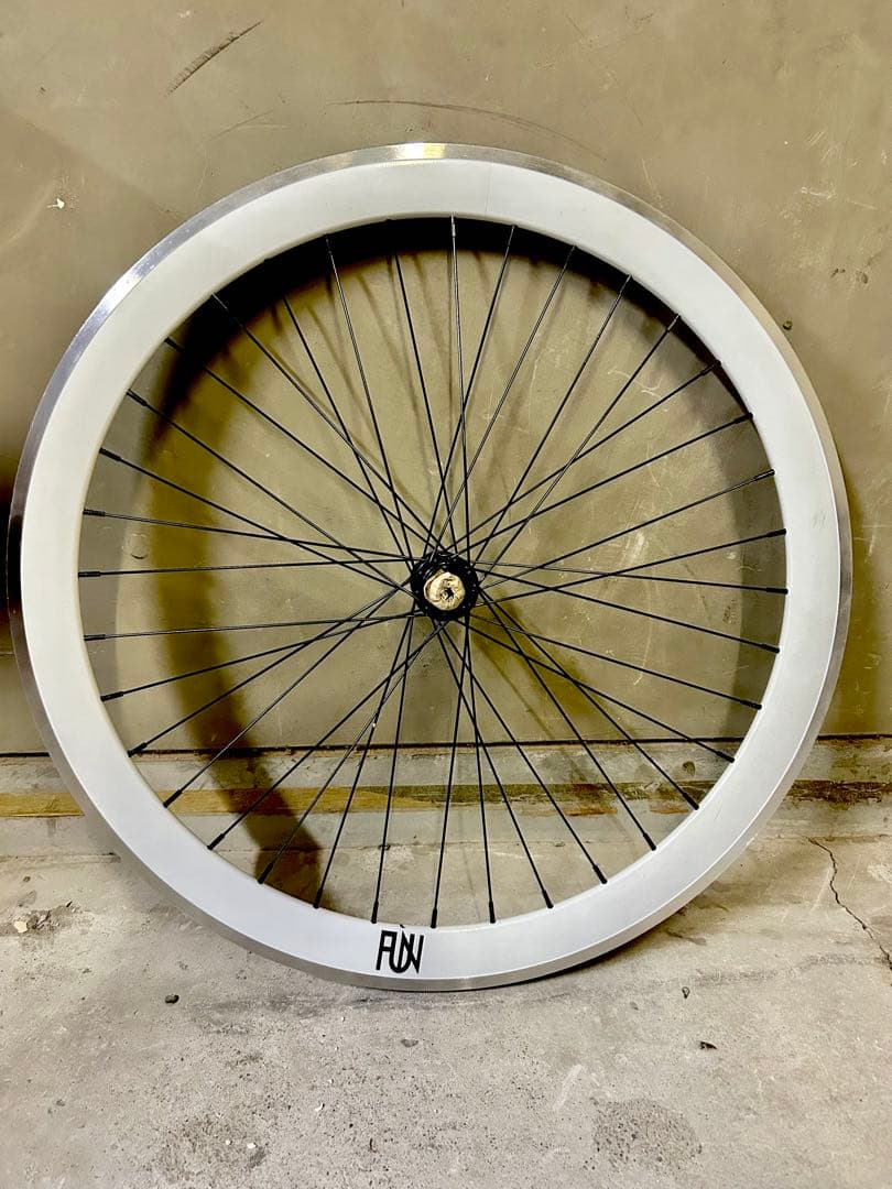 ◆FUN前輪ホイール 新品◆ホワイトでカッコいい！重量1.44kg