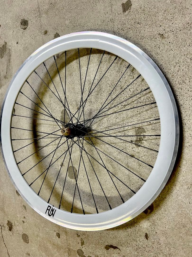 ◆FUN前輪ホイール 新品◆ホワイトでカッコいい！重量1.44kg