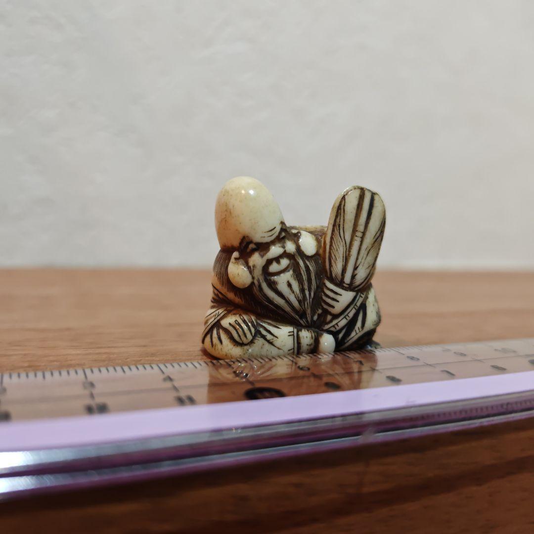 時代提物 仙人根付 天然素材【軍配仙人】高さ約2.9cm 重約18ｇ☆巧みな彫込