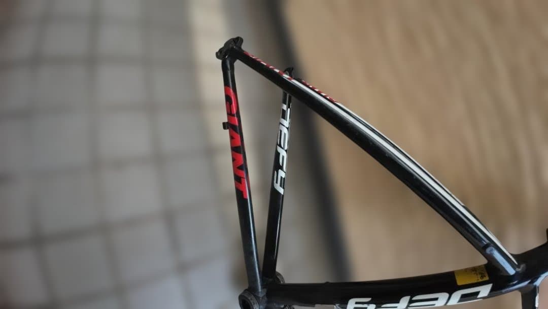 GIANT DEFY ロードバイクフレーム　BB付き　フォークのみカーボン