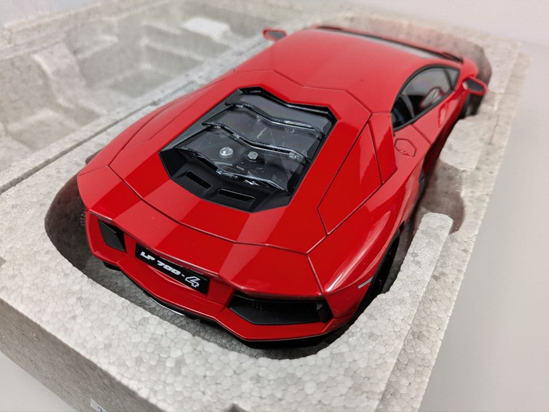 1/18 ミニカー オートアート ランボルギーニ アヴェンタドール　LP700