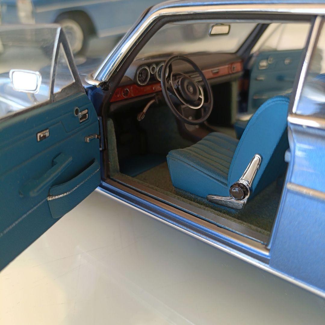 オートアート製　Mercedes-Benz /8 Coupé 1/18