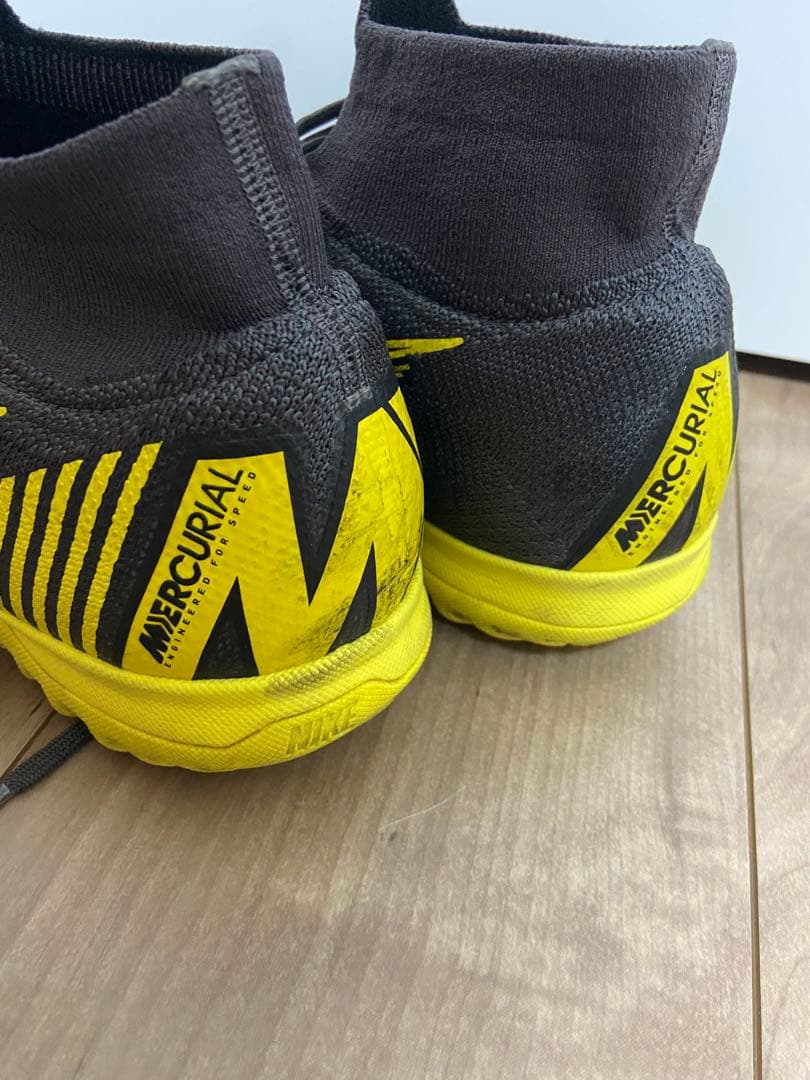 Nike FLYKNIT マーキュリアル　フットサルシューズ