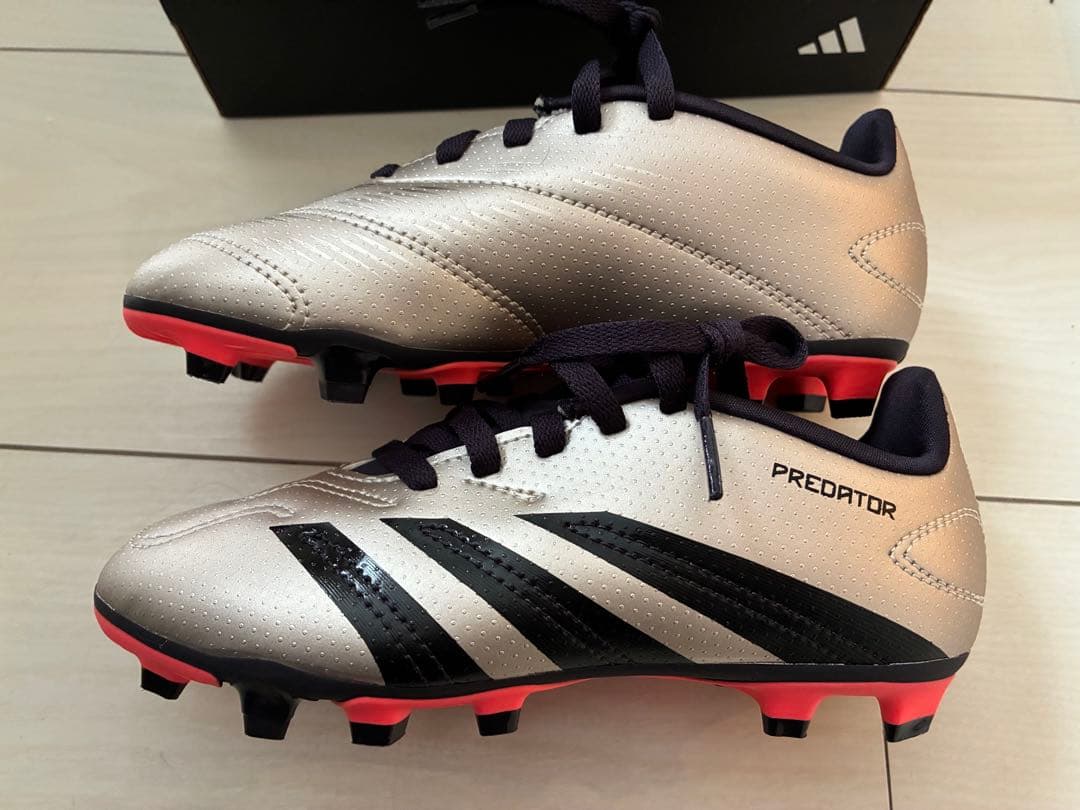 adidas アディダス　プレデター　サッカー　スパイク　19㎝　ジュニア