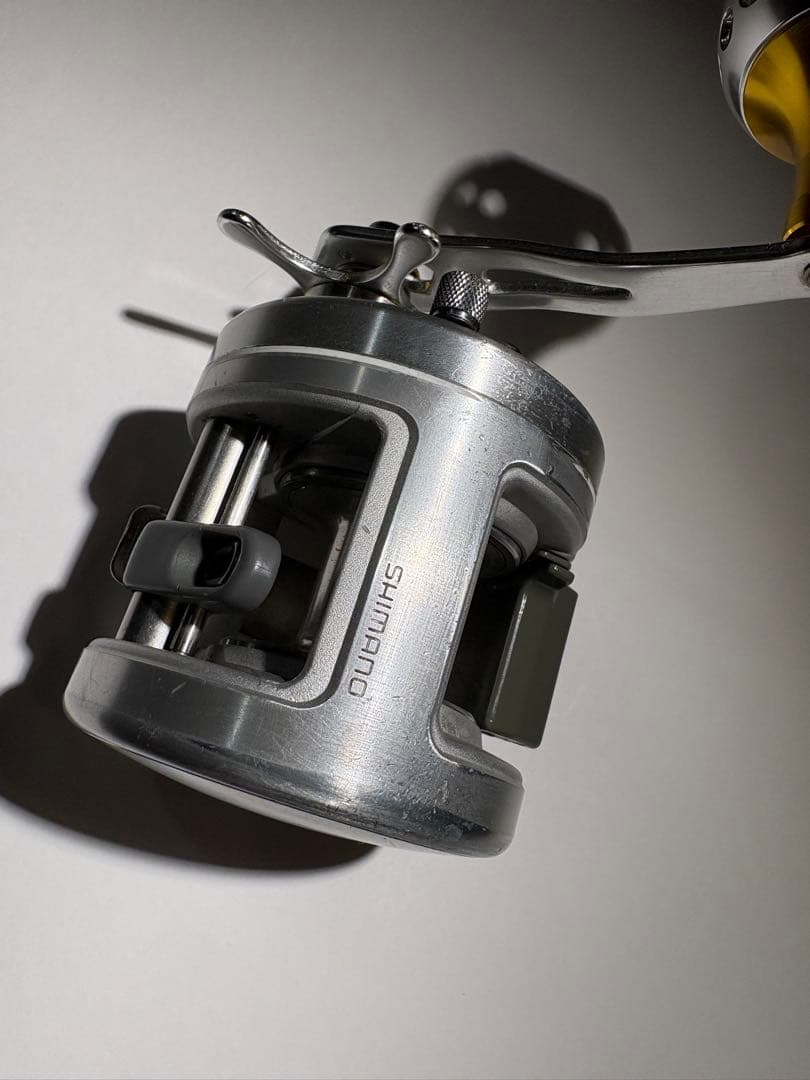 92 SHIMANO カルカッタ 200 ハンドル改　ベイトリール　RH332