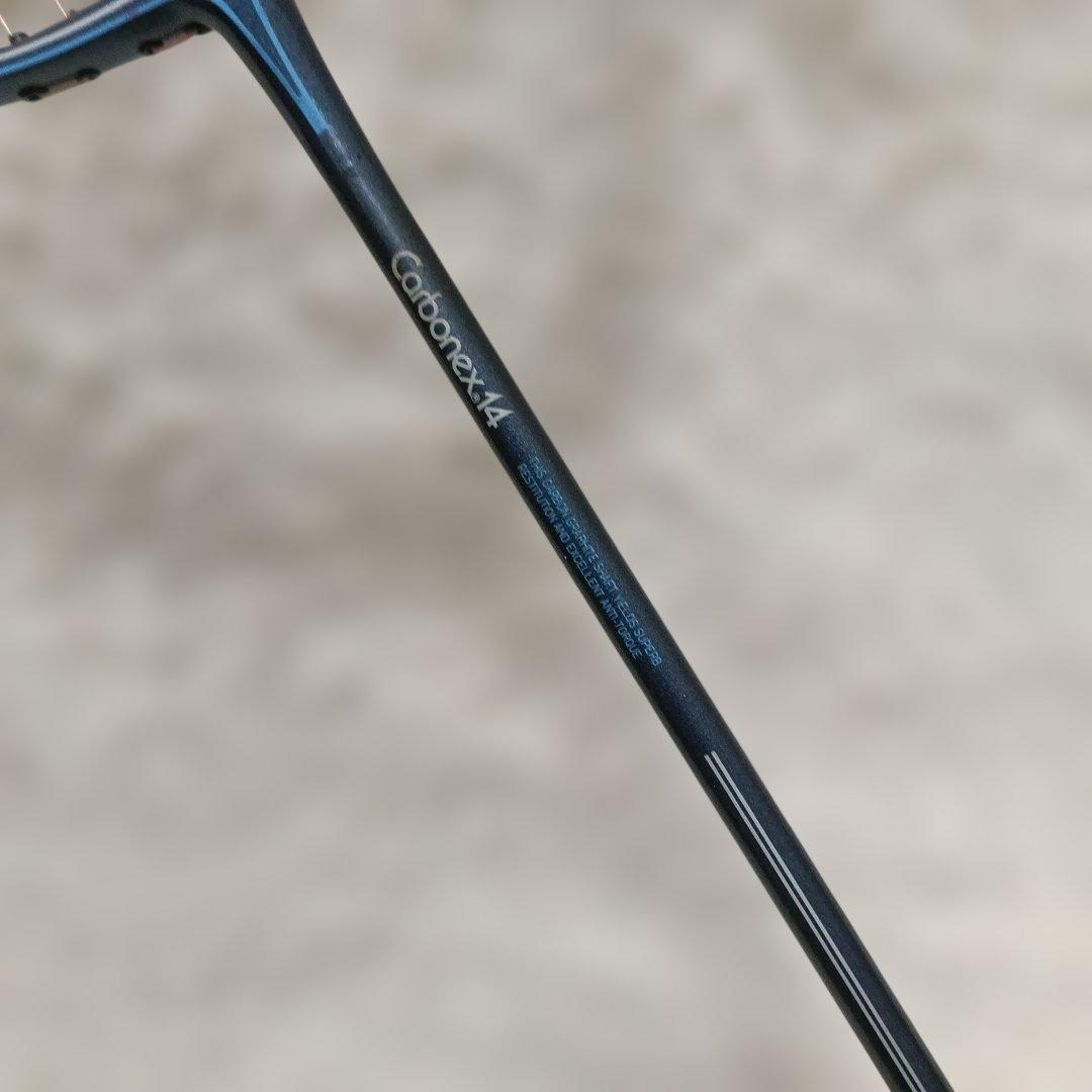 ヨネックスバトミントンラケットAEROTUS 40ケース付　カーボネックス14