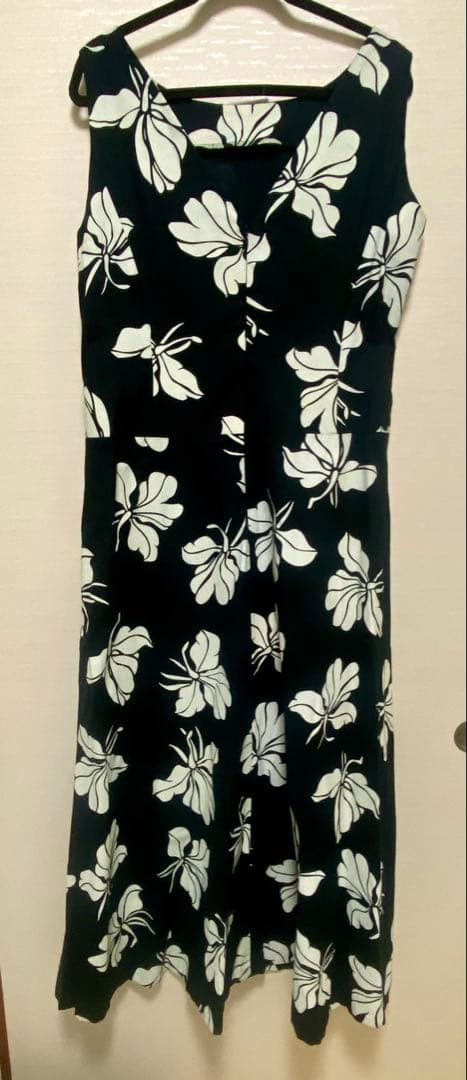 シグゼーン　XL （ハワイサイズ） ロングドレス 黒地に白い花柄　大きいサイズ