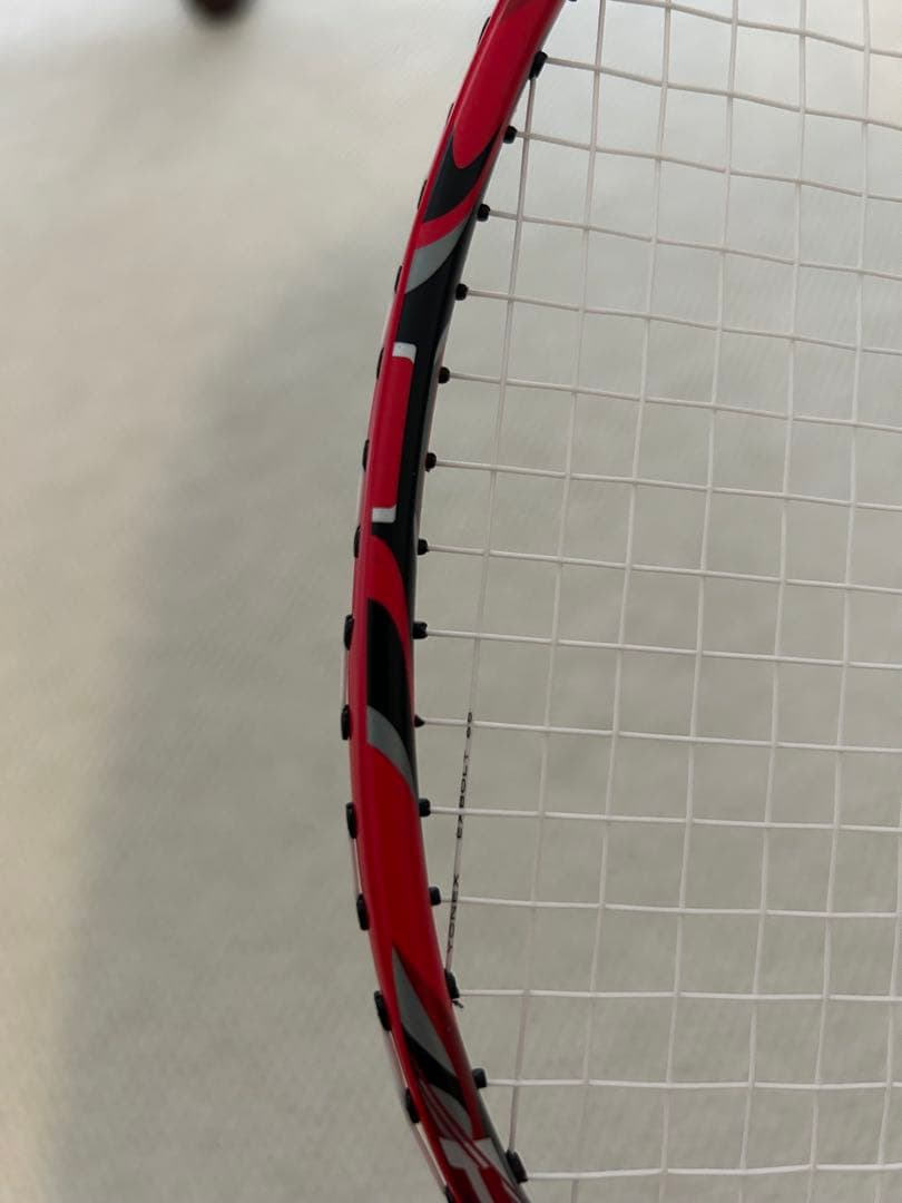 YONEX バドミントンラケット 赤/黒 専用ケース付き