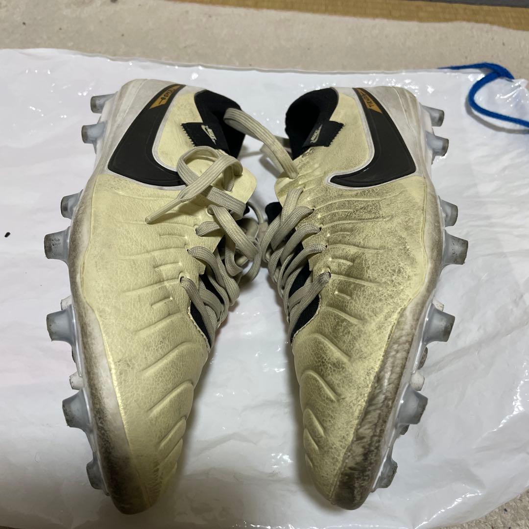 サッカー スパイク ナイキ ティエンポ