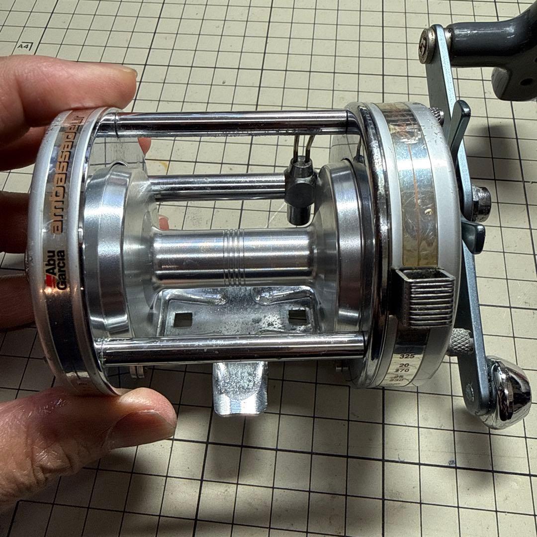 アブ　アンバサダー7000C3 スウェーデン製 シルバー 両軸リール