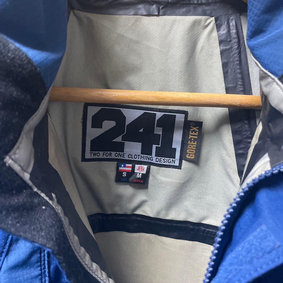 241 GORE-TEX Ｍ　青　スノーボードジャケット　とパンツ