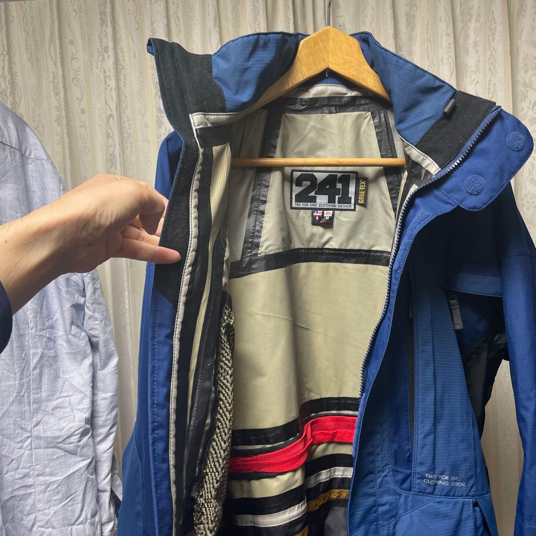 241 GORE-TEX Ｍ　青　スノーボードジャケット　とパンツ