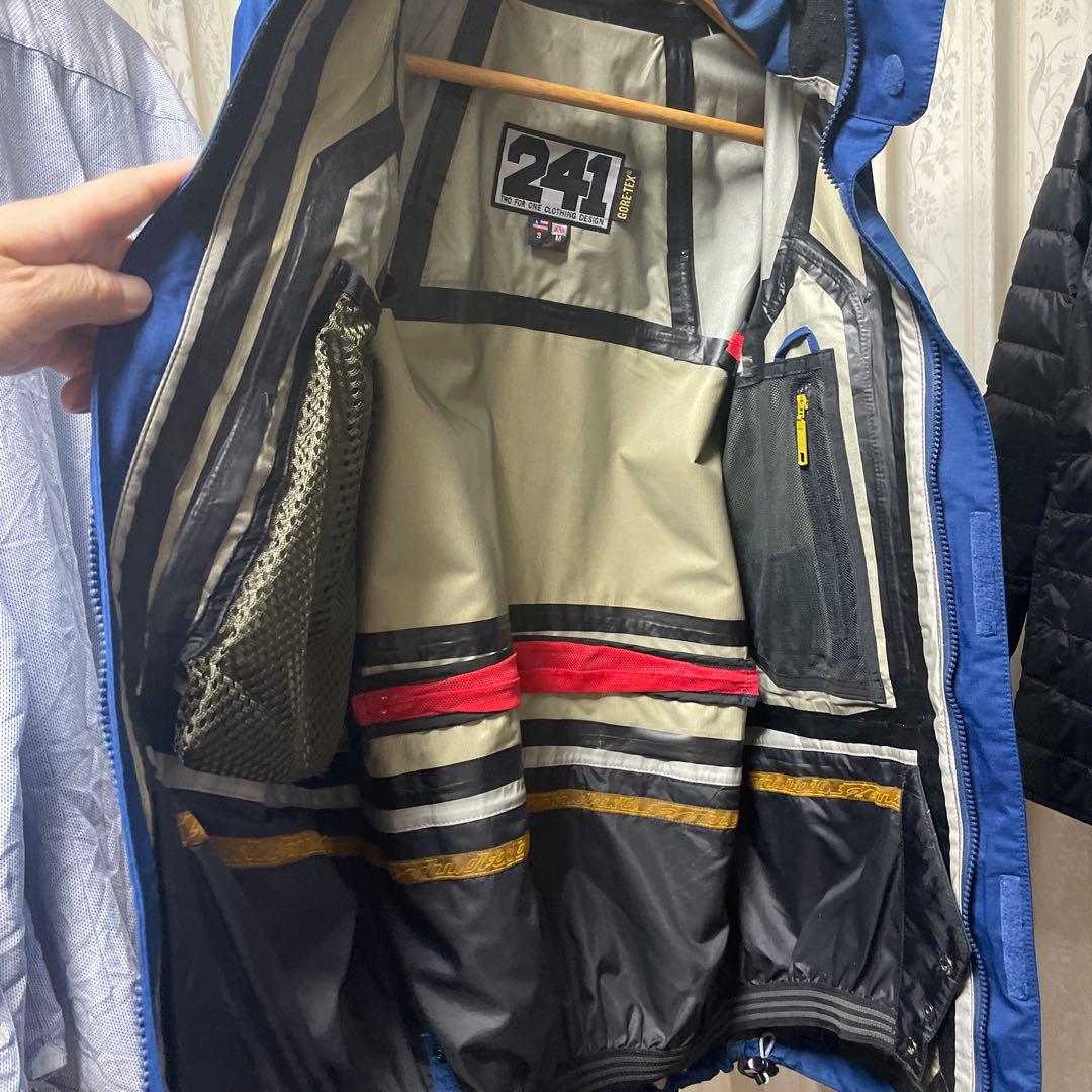 241 GORE-TEX Ｍ　青　スノーボードジャケット　とパンツ