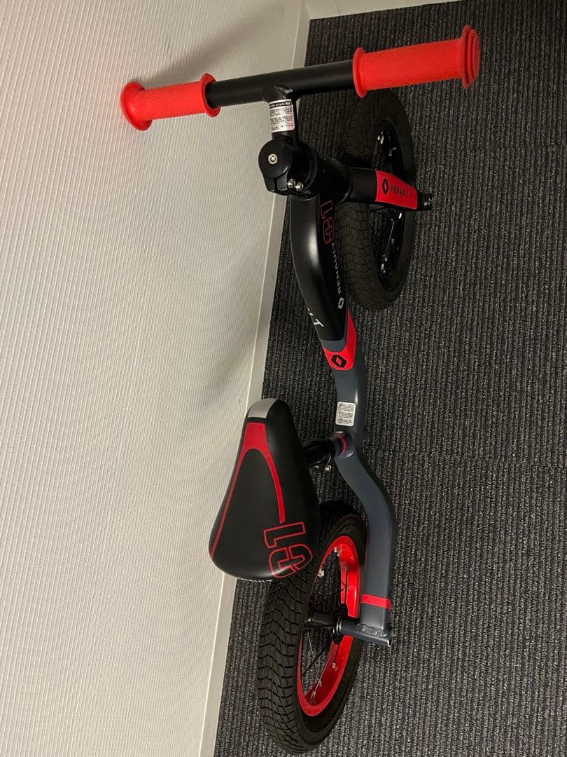 [美品] RENAULT キッズバイク ブラック/レッド　ストライダー