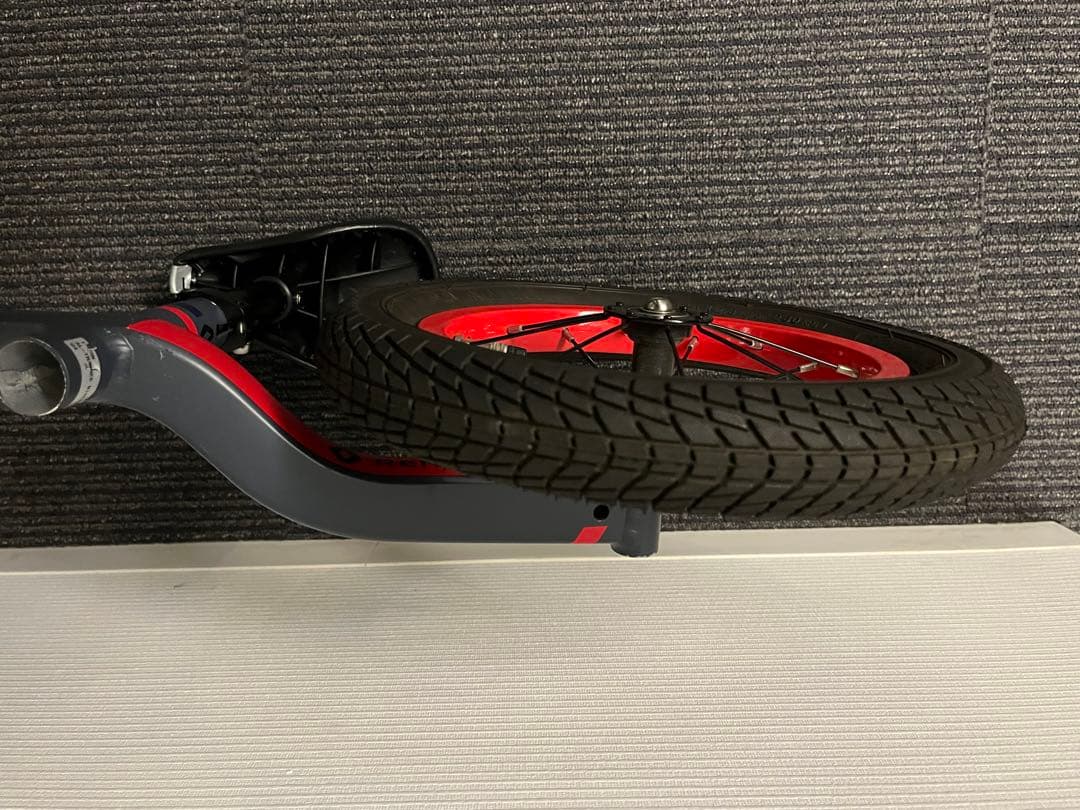 [美品] RENAULT キッズバイク ブラック/レッド　ストライダー