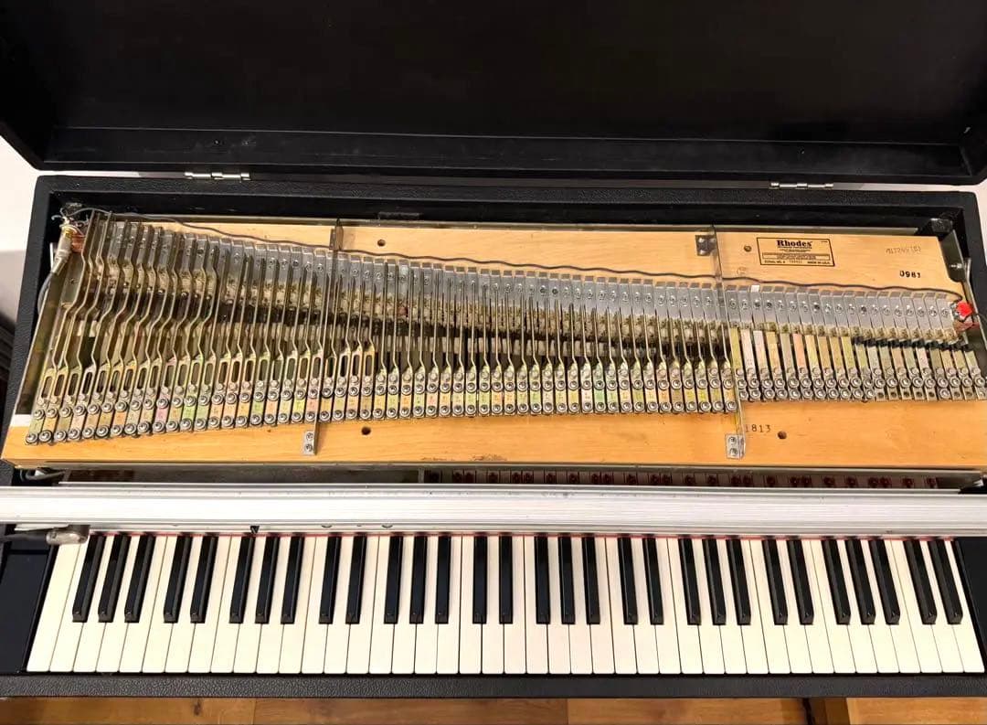 【送料込み】Rhodes Mk.II Suitcase 73鍵 木製鍵盤