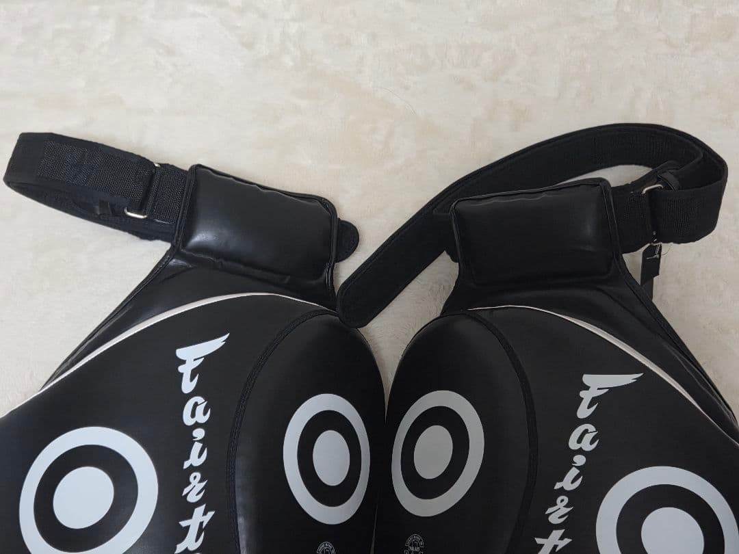 新品未使用 FAIRTEX ローキックパッド キックミット ムエタイ MMA