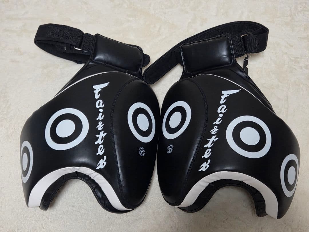 新品未使用 FAIRTEX ローキックパッド キックミット ムエタイ MMA