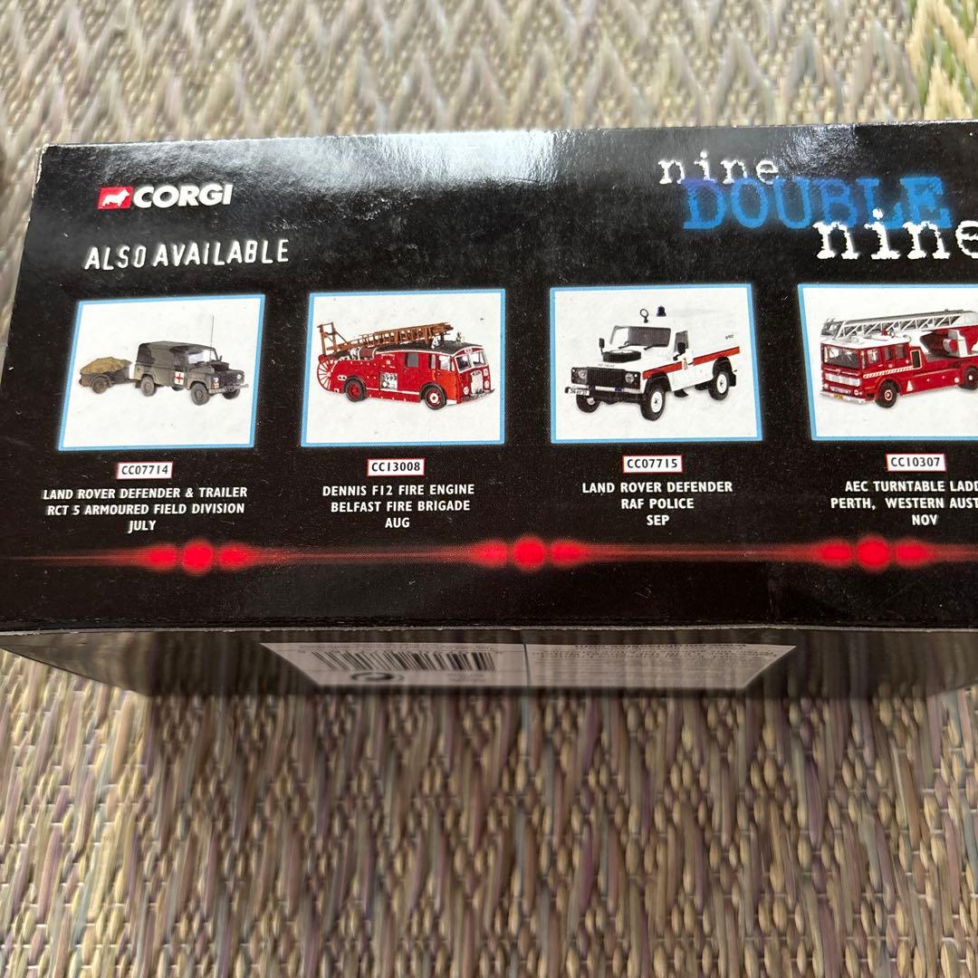 Corgi Land Rover Defender ミニカー 1:43