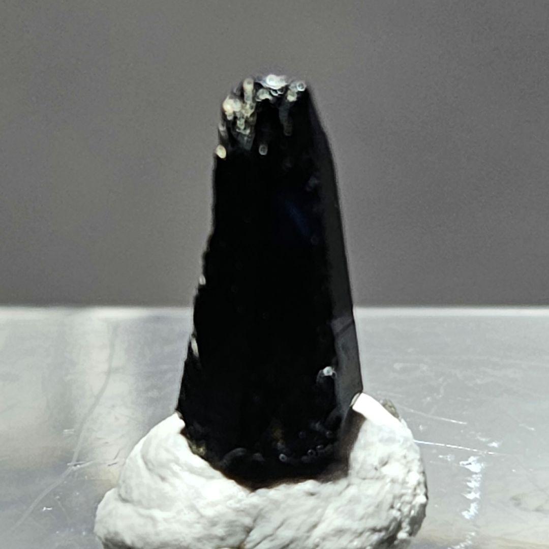 タンザニア産 ブラックサファイア原石
