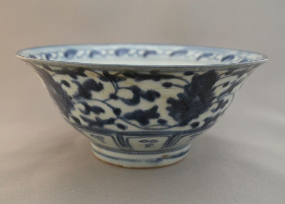 『青花牡丹唐草紋碗』　染付　花紋　古磁器　中国古玩　古美術　景徳鎮　民窯　茶道具