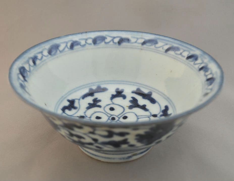 『青花牡丹唐草紋碗』　染付　花紋　古磁器　中国古玩　古美術　景徳鎮　民窯　茶道具
