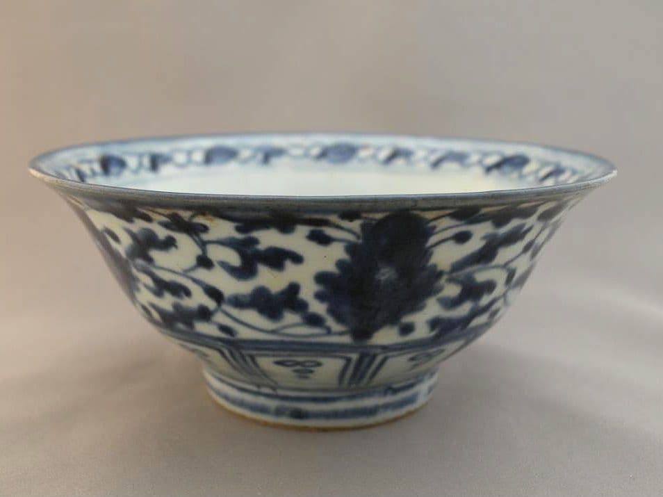 『青花牡丹唐草紋碗』　染付　花紋　古磁器　中国古玩　古美術　景徳鎮　民窯　茶道具