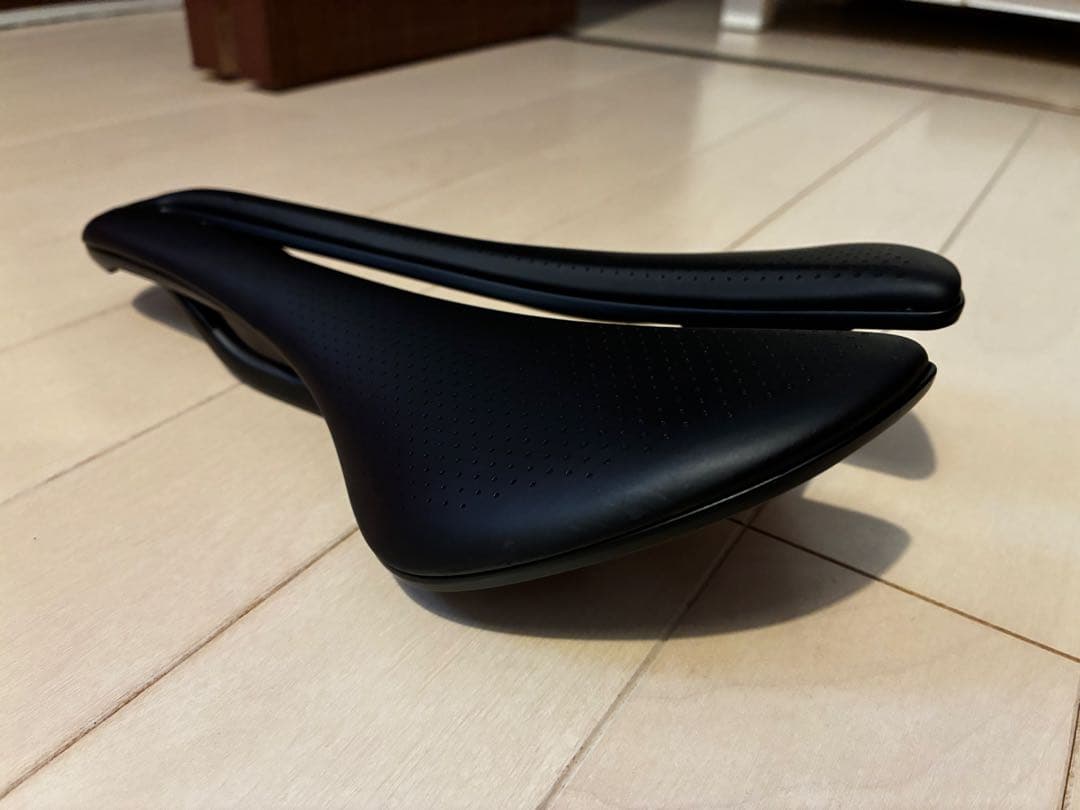 ボントレガー　aeolus pro カーボンレールサドル