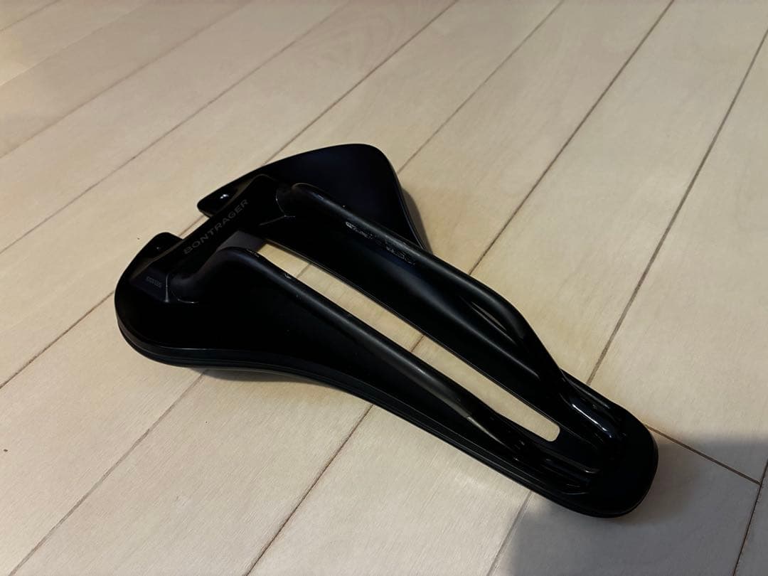 ボントレガー　aeolus pro カーボンレールサドル