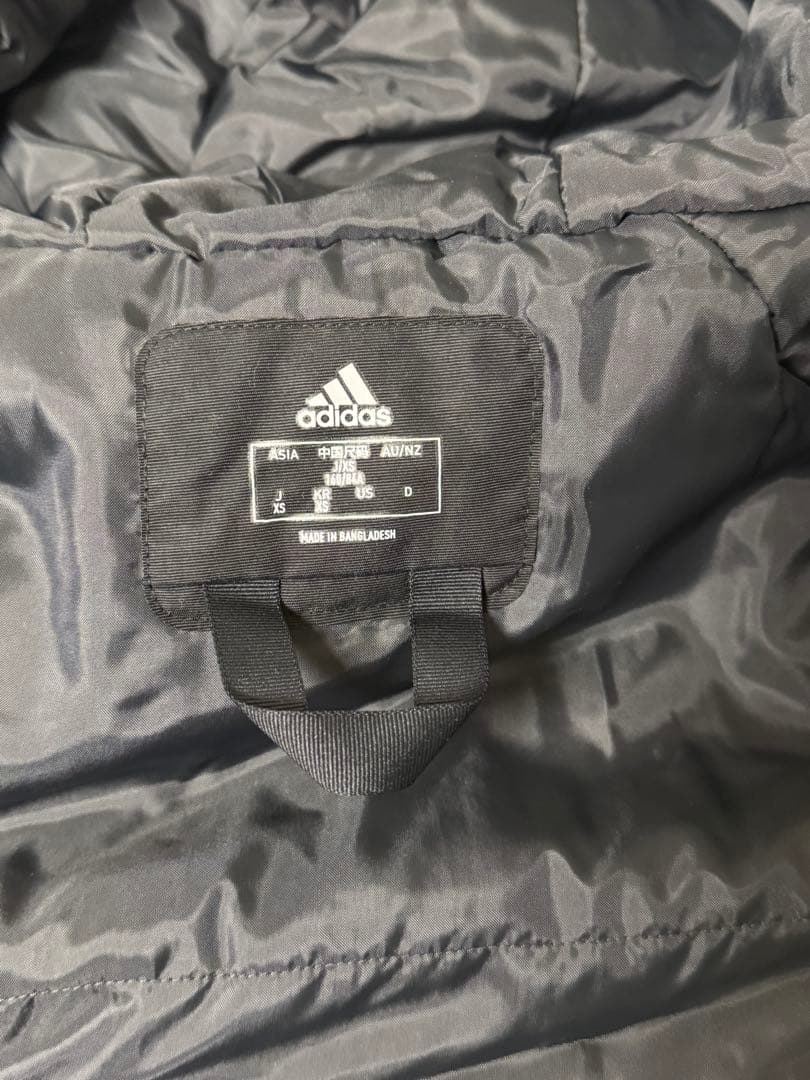 adidas フード付きジャケット 黒　身長160cmの方におすすめ