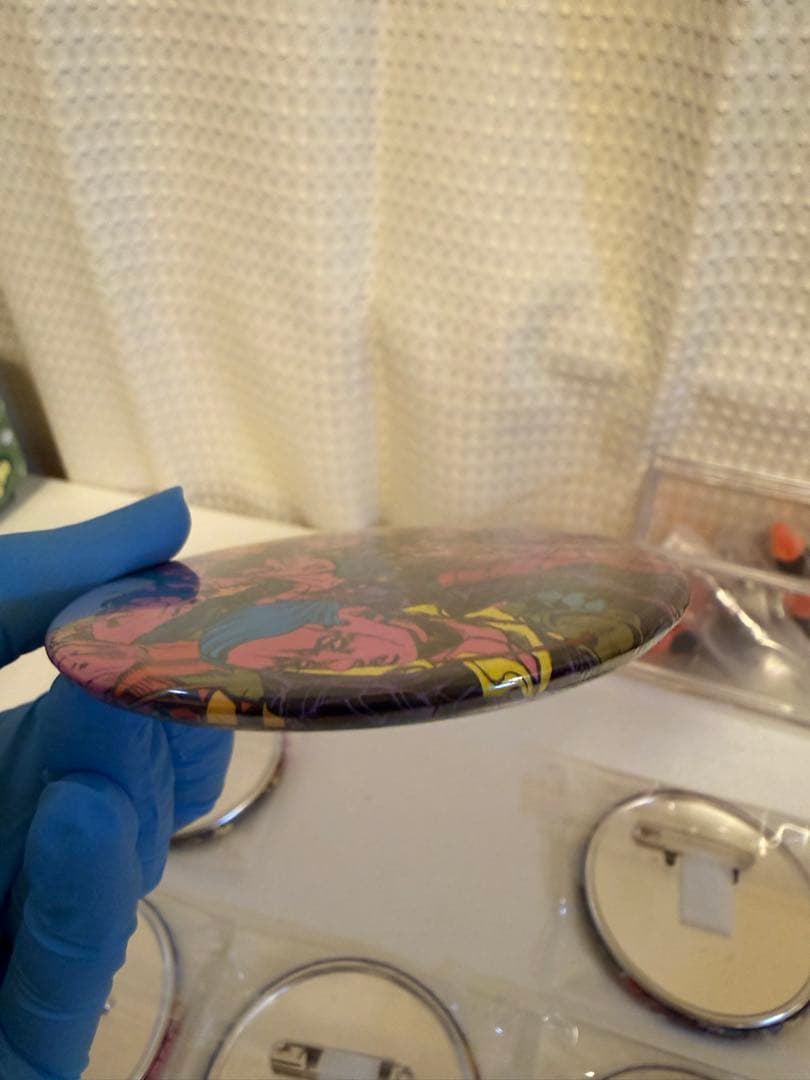 ジョジョの奇妙な冒険　荒木飛呂彦原画展 暗殺者チーム 缶バッジ