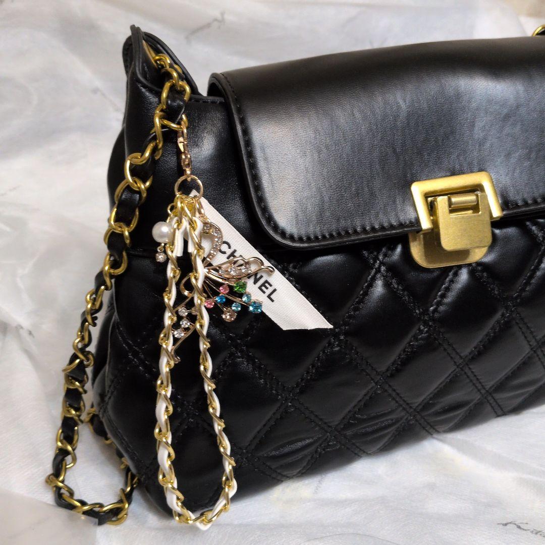 新品未使用ノベルティCHANELチャーム2つ　ショッパー付き　社外品バッグ