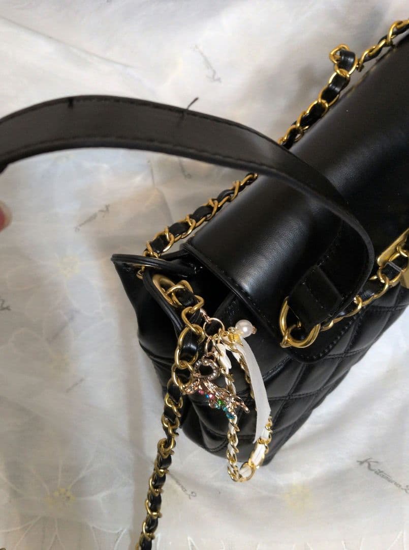 新品未使用ノベルティCHANELチャーム2つ　ショッパー付き　社外品バッグ