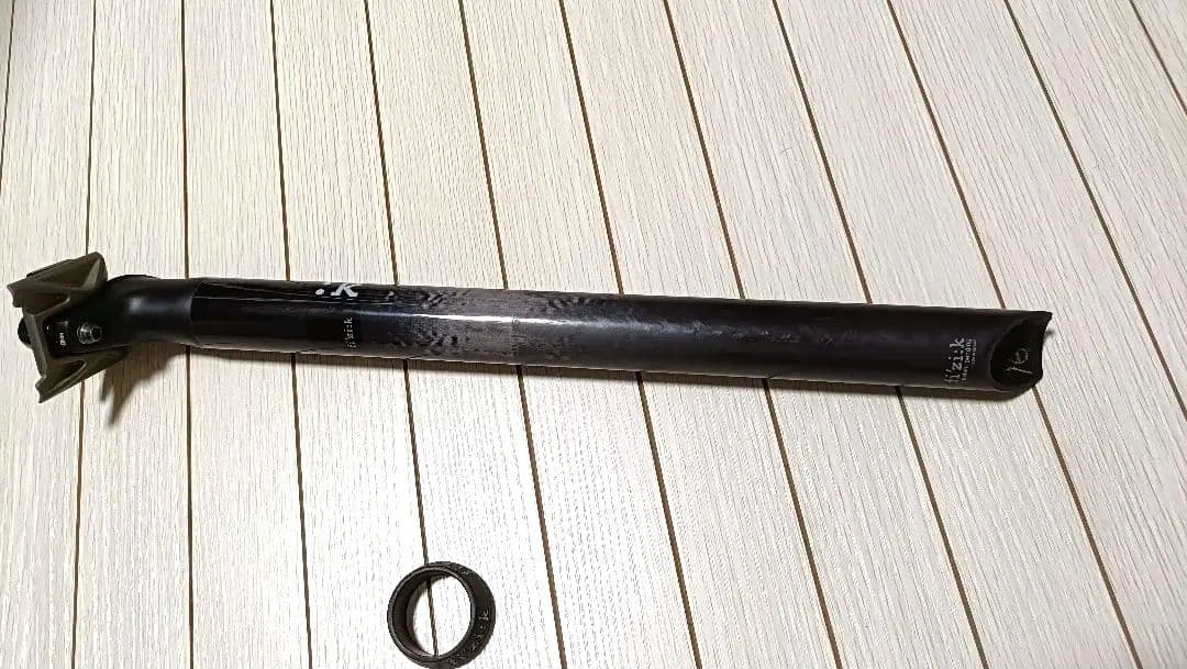 fizik CYRANO R1 カーボンシートポスト 31.6×400mm