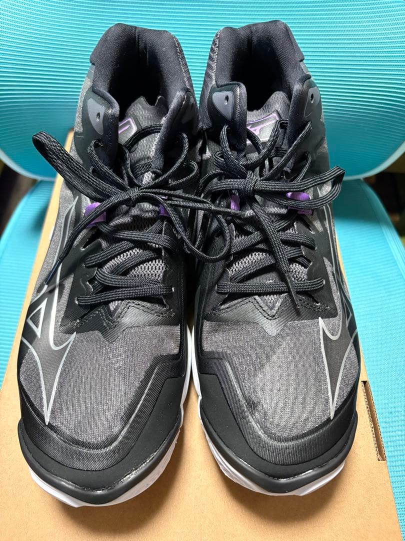 ミズノ MIZUNO バレーボールシューズ ウェーブライトニングZ8 MID 黒