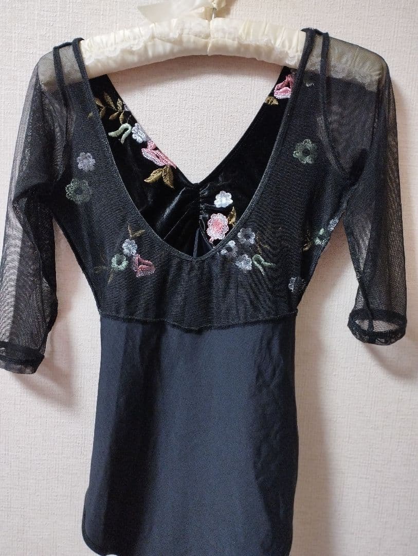 クラスイン　刺繍入りブラックバレエレオタード　レディースL