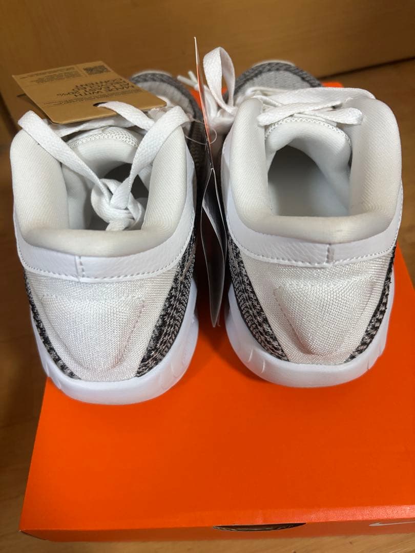 Nike バスケットボールシューズ ホワイト/グレー 新品